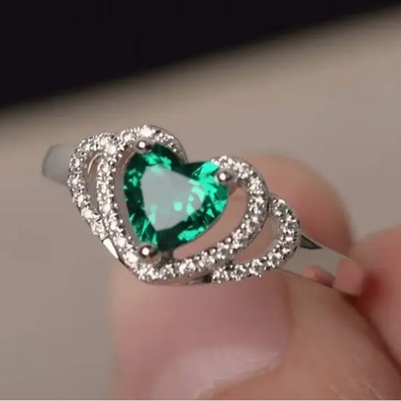 Jewelry - 🌙 C588 - Fashion Ring with heart shaped (emerald green)